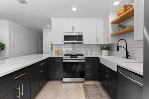 Kitchen - 14721 Jeff Park Ln, Poway, CA 92064 photo 2 of 2