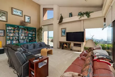 Living - 5717 Baja Mar, La Jolla, CA 92037 photo 3 of 4