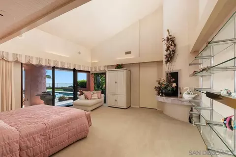 Bedroom - 5717 Baja Mar, La Jolla, CA 92037 photo 1 of 3