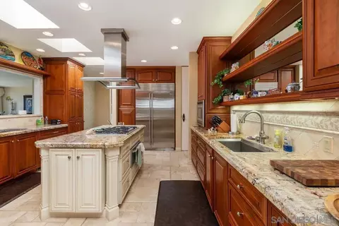 Kitchen - 5717 Baja Mar, La Jolla, CA 92037 photo 2 of 3