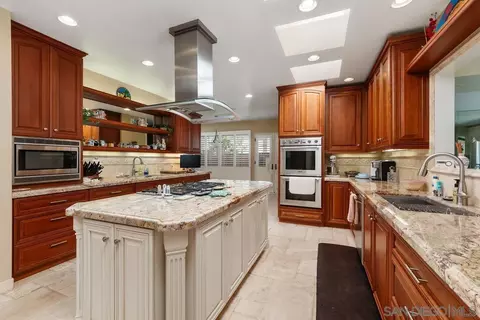 Kitchen - 5717 Baja Mar, La Jolla, CA 92037 photo 3 of 3