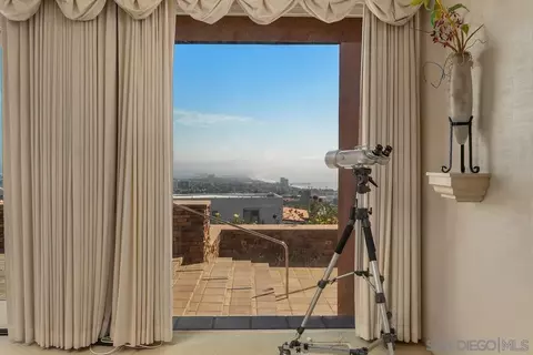 View/Area - 5717 Baja Mar, La Jolla, CA 92037 photo 3 of 5