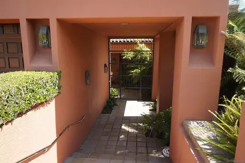 Exterior - 5717 Baja Mar, La Jolla, CA 92037 photo 5 of 7
