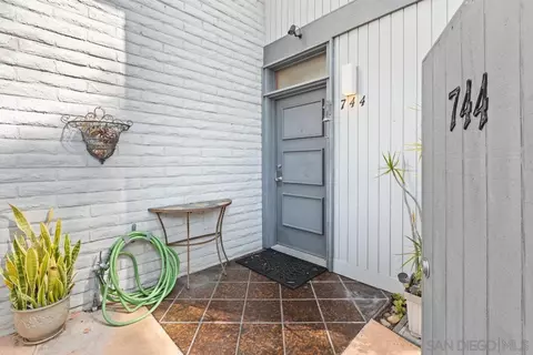 Exterior - 744 Olive Ave, Coronado, CA 92118 photo 2 of 8