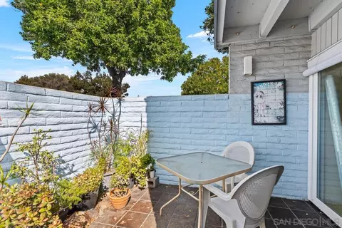 Exterior - 744 Olive Ave, Coronado, CA 92118 photo 5 of 8