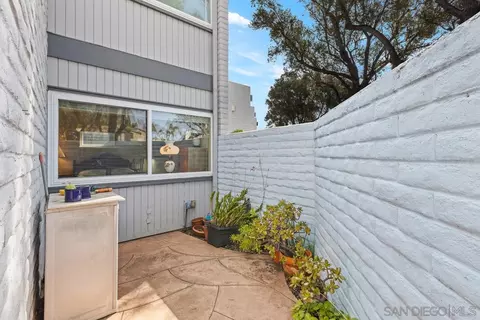 Exterior - 744 Olive Ave, Coronado, CA 92118 photo 3 of 8
