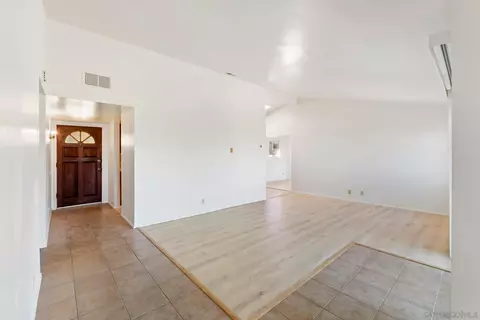 Living - 965 Highland Dr, Vista, CA 92083 photo 4 of 7