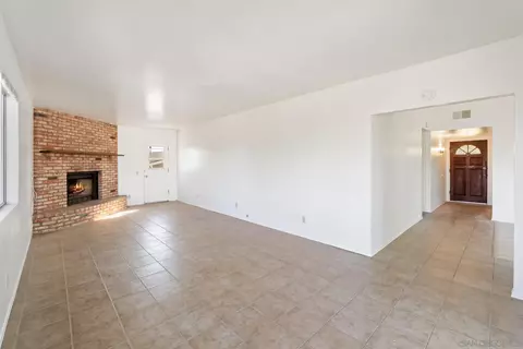 Living - 965 Highland Dr, Vista, CA 92083 photo 7 of 7
