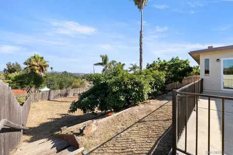 Exterior - 965 Highland Dr, Vista, CA 92083 photo 4 of 5