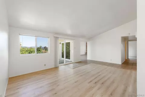 Living - 965 Highland Dr, Vista, CA 92083 photo 3 of 7