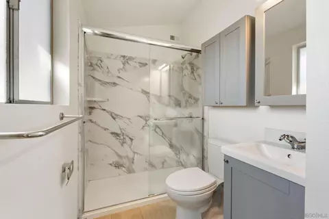 Bath - 965 Highland Dr, Vista, CA 92083 photo 2 of 2