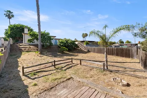 Exterior - 965 Highland Dr, Vista, CA 92083 photo 3 of 5