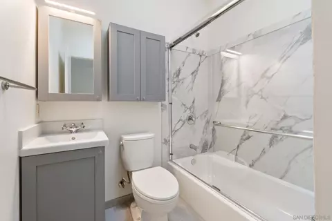 Bath - 965 Highland Dr, Vista, CA 92083 photo 1 of 2