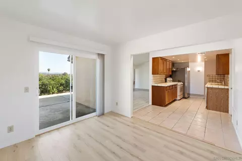 Living - 965 Highland Dr, Vista, CA 92083 photo 2 of 7