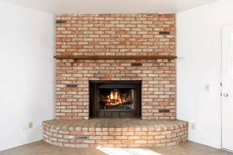 Living - 965 Highland Dr, Vista, CA 92083 photo 6 of 7
