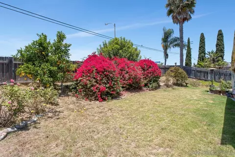 Exterior - 577 Grapevine Ct, Vista, CA 92083 photo 3 of 5