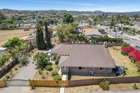 View/Area - 577 Grapevine Ct, Vista, CA 92083 photo 3 of 3