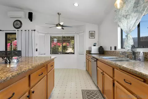 Kitchen - 577 Grapevine Ct, Vista, CA 92083 photo 4 of 5