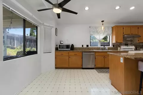 Kitchen - 577 Grapevine Ct, Vista, CA 92083 photo 5 of 5