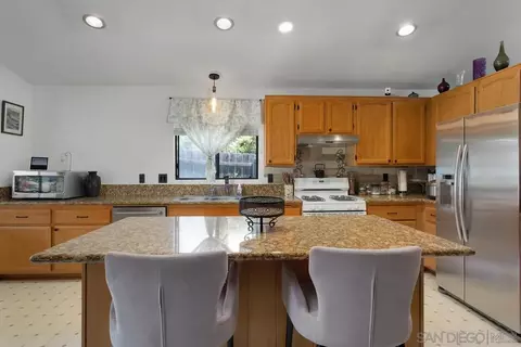 Kitchen - 577 Grapevine Ct, Vista, CA 92083 photo 2 of 5