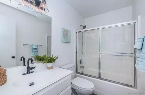 Bath - 5030 Codorniz #28, Oceanside, CA 92057 photo 3 of 4