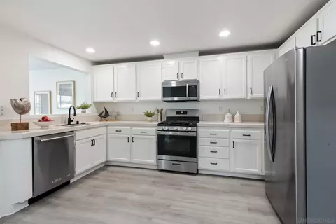 Kitchen - 5030 Codorniz #28, Oceanside, CA 92057 photo 1 of 5