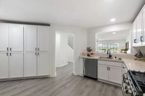 Kitchen - 5030 Codorniz #28, Oceanside, CA 92057 photo 4 of 5
