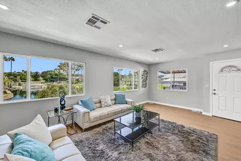 275 Bright Creek Ln, Oceanside, CA 92056 photo 2