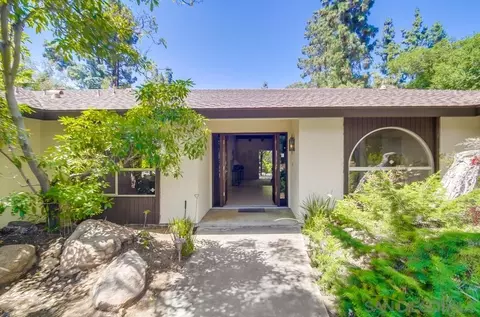 2220 Vista Rodeo Dr, El Cajon, CA 92019