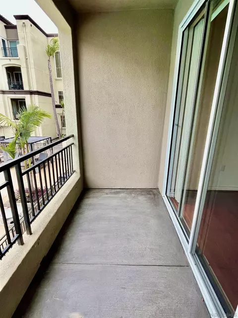 Exterior - 9263 Regents Rd #B208, La Jolla, CA 92037 photo 2 of 5