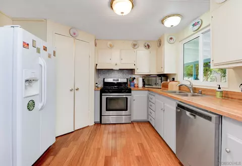Kitchen - 9255 N Magnolia Ave #270, Santee, CA 92071 photo 2 of 3