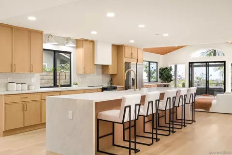 3985 Syme Dr, Carlsbad, CA 92008