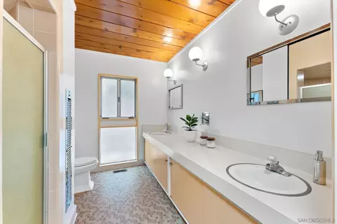 Bath - 4936 Alzeda Dr, La Mesa, CA 91941 photo 1 of 4