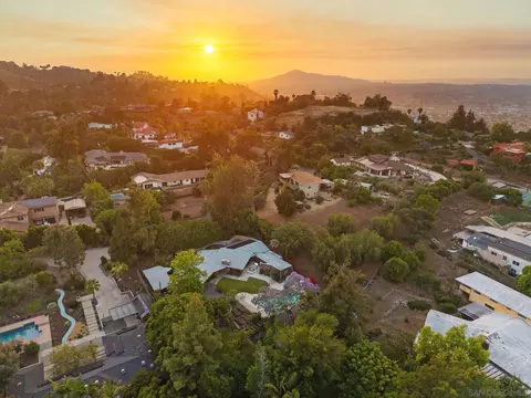 View/Area - 4936 Alzeda Dr, La Mesa, CA 91941 photo 2 of 5