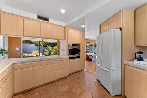 Kitchen - 4936 Alzeda Dr, La Mesa, CA 91941 photo 2 of 2