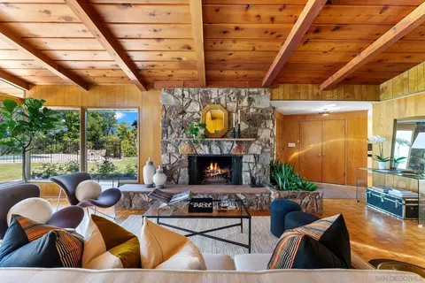 Living - 4936 Alzeda Dr, La Mesa, CA 91941 photo 2 of 4