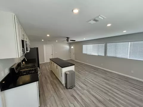 27452 Silver Lakes Pkwy, Helendale, CA 92342 photo 5