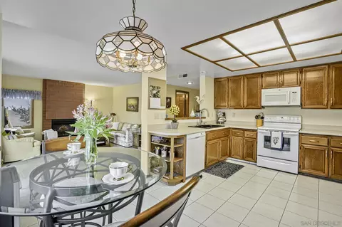 Kitchen - 14051 Fiddletown Rd, Poway, CA 92064 photo 4 of 4