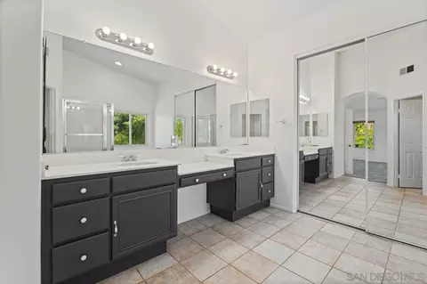 Bath - 9312 Francis Dr, Spring Valley, CA 91977 photo 4 of 6