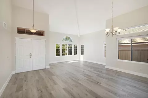 Living - 29756 Via La Vida, Temecula, CA 92591 photo 2 of 3
