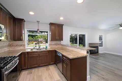 Kitchen - 29756 Via La Vida, Temecula, CA 92591 photo 3 of 3
