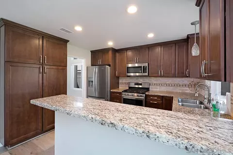 Kitchen - 29756 Via La Vida, Temecula, CA 92591 photo 2 of 3