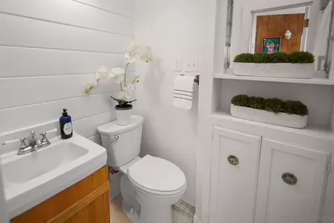 Bath - 1022 Park Pl, Coronado, CA 92118 photo 1 of 4