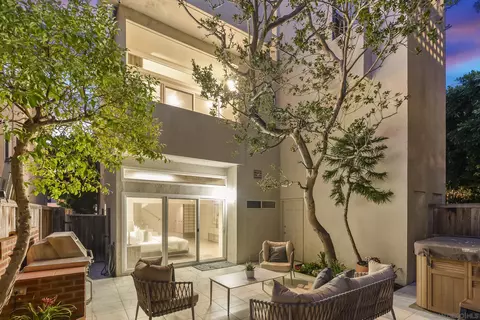 Exterior - 1229 Roslyn Ln, La Jolla, CA 92037 photo 8 of 9