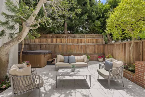Exterior - 1229 Roslyn Ln, La Jolla, CA 92037 photo 3 of 9