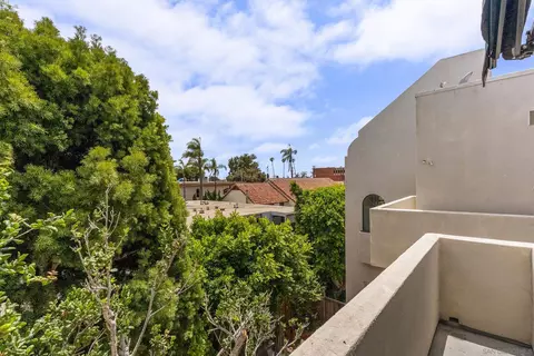 Exterior - 1229 Roslyn Ln, La Jolla, CA 92037 photo 1 of 9