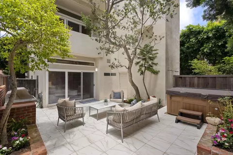 Exterior - 1229 Roslyn Ln, La Jolla, CA 92037 photo 5 of 9