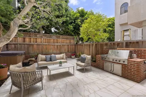 Exterior - 1229 Roslyn Ln, La Jolla, CA 92037 photo 2 of 9