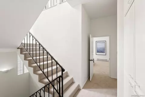 Entry Way - 1229 Roslyn Ln, La Jolla, CA 92037 photo 5 of 6