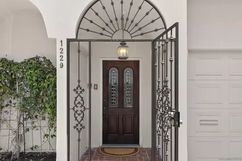 Entry Way - 1229 Roslyn Ln, La Jolla, CA 92037 photo 1 of 6